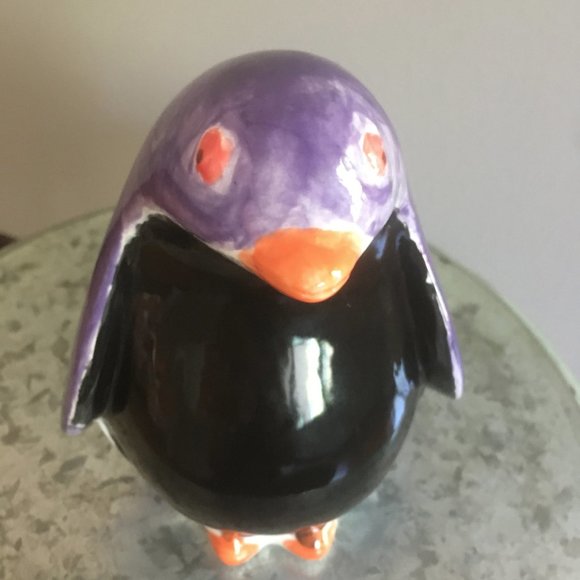 Ceramic Hand Painted Penguin. Signed - Picture 6 of 8